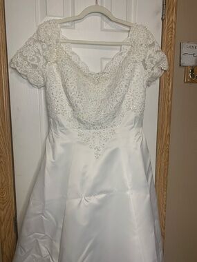 ALFRED ANGELO Vintage Embroidered Sequin Beaded Wedding Dress Short Sleeve